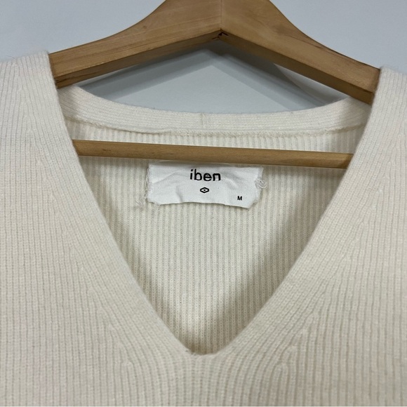 Iben sand sweater size medium - Picture 4 of 6